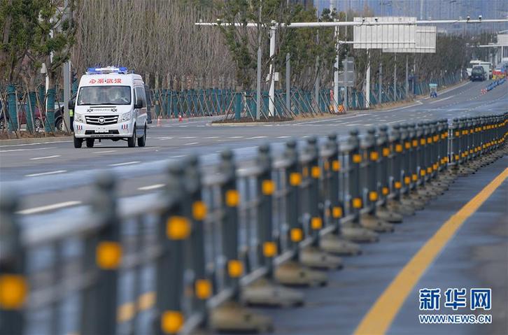 奔忙在武汉雷神山医院的“摆渡人” (聚焦疫情防控·图片故事)(15)奔忙在武汉雷神山医院的“摆渡人”