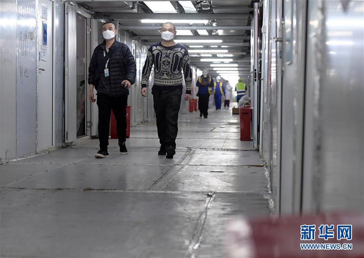 奔忙在武汉雷神山医院的“摆渡人” (聚焦疫情防控·图片故事)(16)奔忙在武汉雷神山医院的“摆渡人”