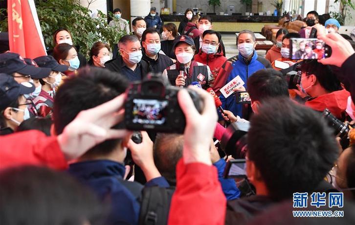 （聚焦疫情防控）（8）李兰娟院士医疗队返程