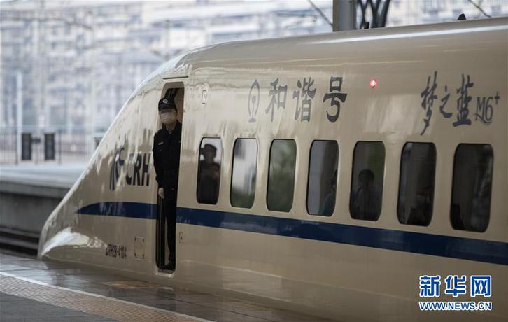 （聚焦疫情防控）（3）武汉“解封”后开往湖北省内的首趟列车始发