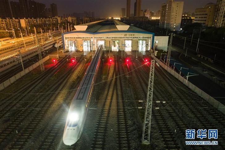 （聚焦疫情防控）（4）武汉“解封”后开往湖北省内的首趟列车始发