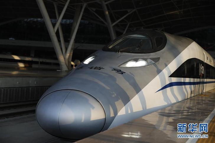 （聚焦疫情防控）（2）武汉开出“解封”后开往湖北省外的首趟始发列车