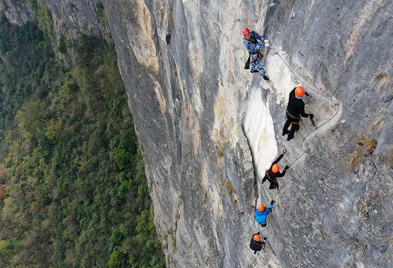 “漫步”云端，踩出脱贫致富路