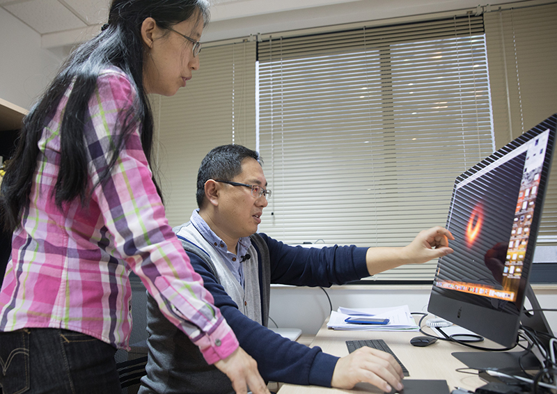 BLACK HOLE-FIRST IMAGE 人类首次“看见”黑洞 BLACK HOLE-FIRST IMAGE 人类首次“看见”黑洞