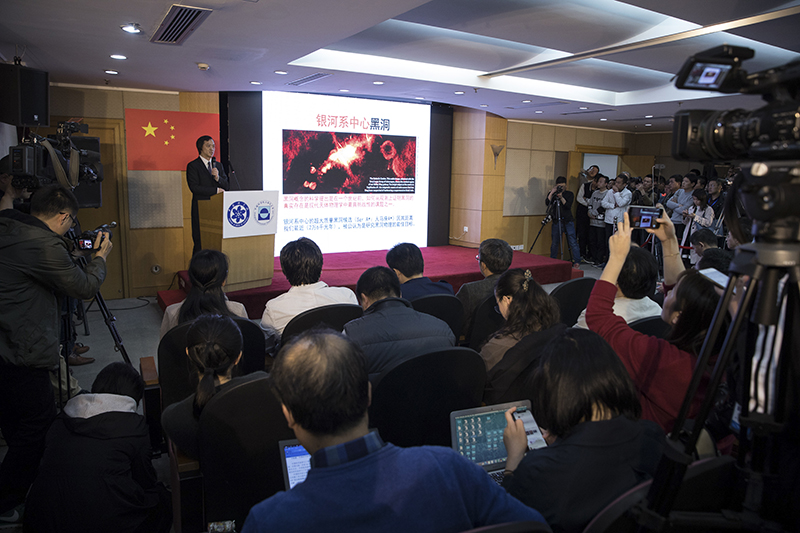 BLACK HOLE-FIRST IMAGE 人类首次“看见”黑洞 BLACK HOLE-FIRST IMAGE 人类首次“看见”黑洞