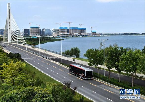 （经济）（5）自动驾驶公交亮相郑州