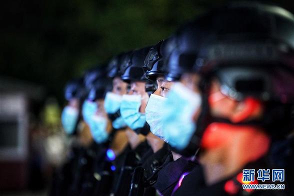 （图文互动）（2）武汉启动“夜间大巡控”服务疫后重振
