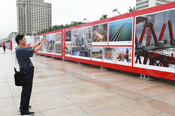 北京国际摄影周“百年奋斗 百年答卷” ——庆祝中国共产党成立100周年新闻摄影展开幕 北京国际摄影周“百年奋斗 百年答卷” ——庆祝中国共产党成立100周年新闻摄影展开幕
