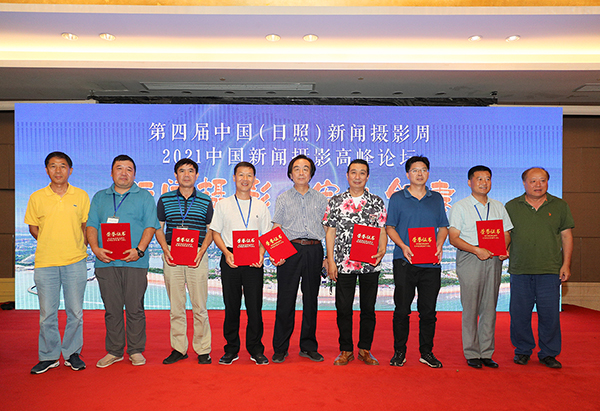 “生活在日照就是幸?！毙挛派阌白髌废殖∑姥〗峁蚁?  border=