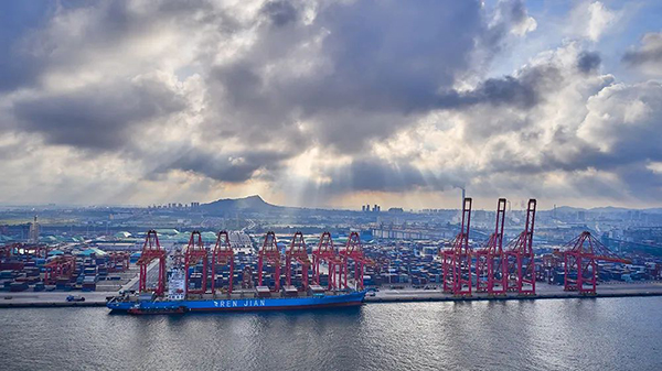 “生活在日照就是幸?！毙挛派阌白髌废殖∑姥〗峁蚁?  border=