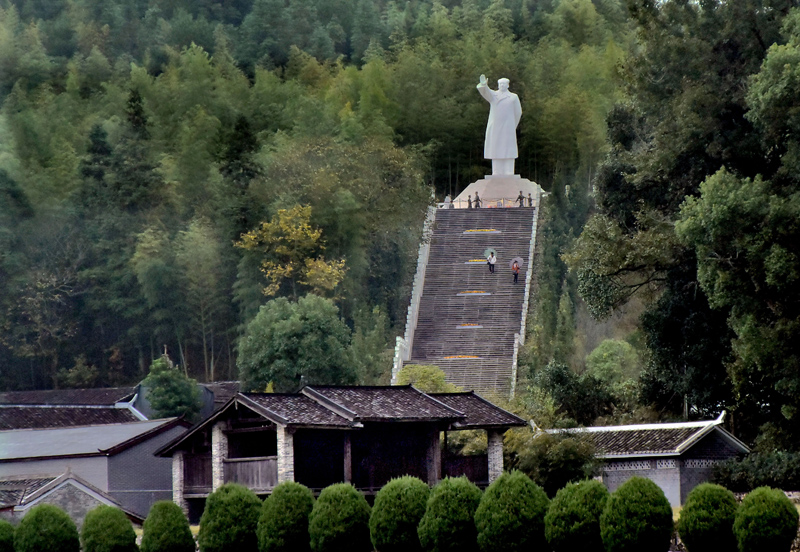 从“石库门”到“天安门”——中国革命圣地巡礼 从“石库门”到“天安门”——中国革命圣地巡礼