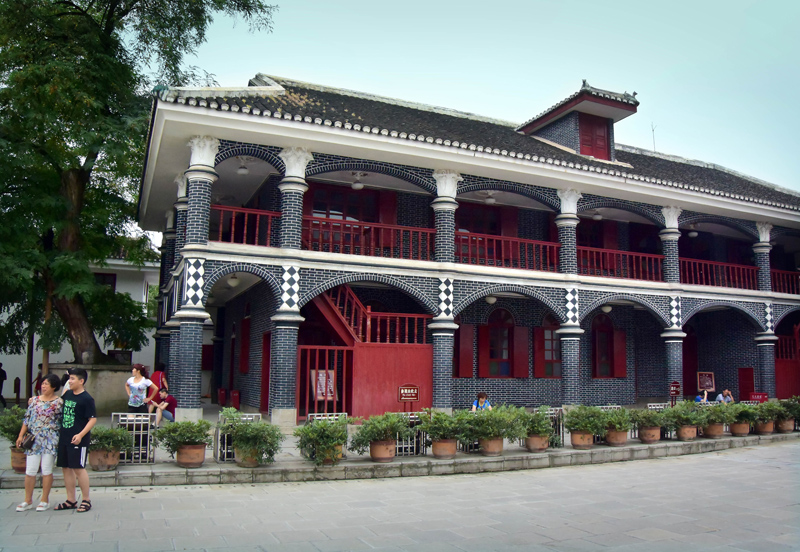 从“石库门”到“天安门”——中国革命圣地巡礼 从“石库门”到“天安门”——中国革命圣地巡礼