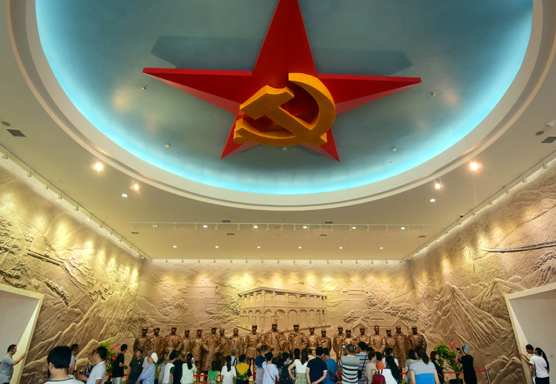 从“石库门”到“天安门”——中国革命圣地巡礼 从“石库门”到“天安门”——中国革命圣地巡礼