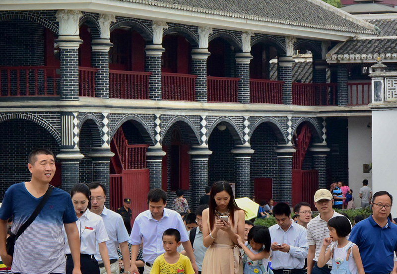 从“石库门”到“天安门”——中国革命圣地巡礼 从“石库门”到“天安门”——中国革命圣地巡礼