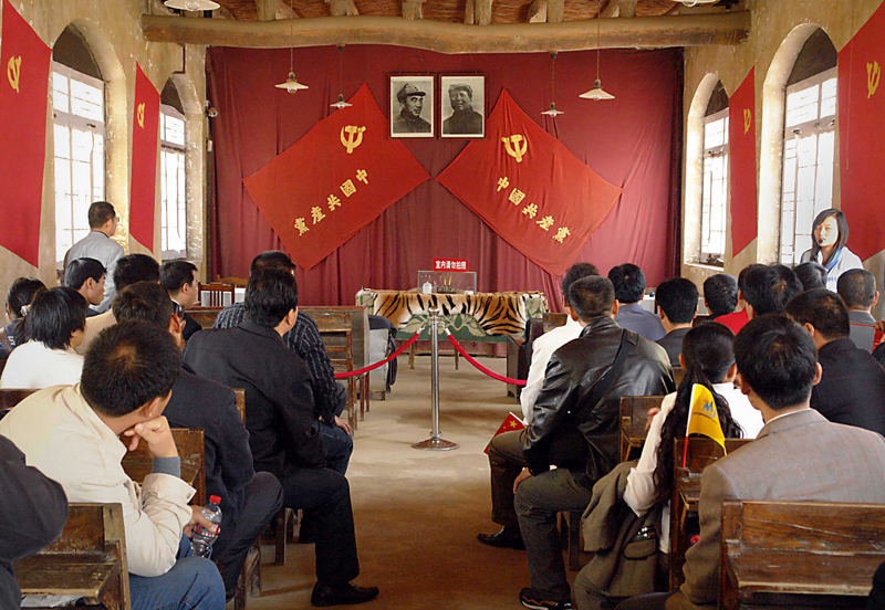 从“石库门”到“天安门”——中国革命圣地巡礼 从“石库门”到“天安门”——中国革命圣地巡礼