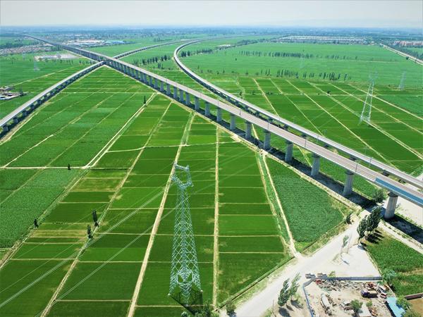 宁夏吴忠:无人机上岗 电网“智慧运检”实现新突破