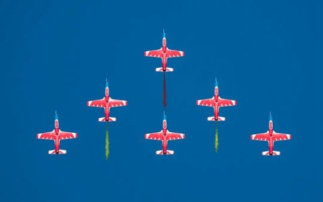 索尼微单：为速度而生，定格航空摄影之美