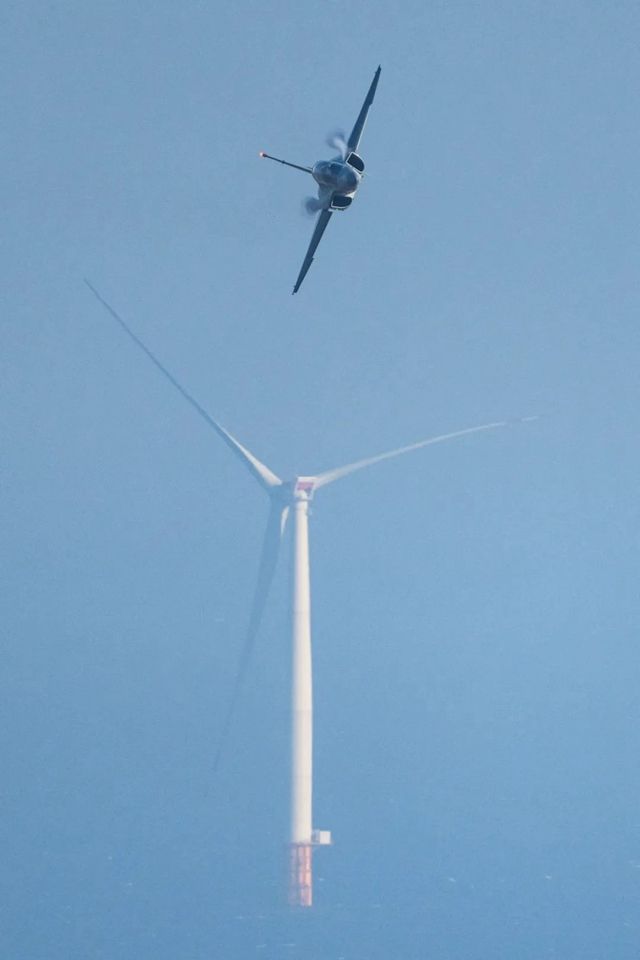 索尼微单：为速度而生，定格航空摄影之美