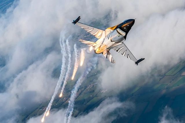 索尼微单：为速度而生，定格航空摄影之美