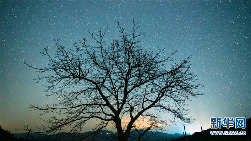 满船清梦压星河 赏云南抚仙湖壮美星轨 满船清梦压星河 赏云南抚仙湖壮美星轨