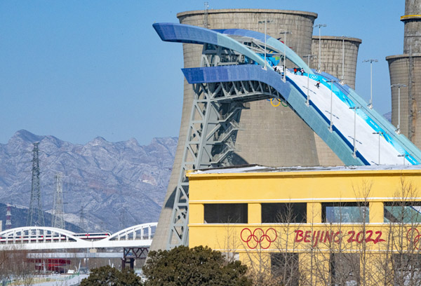 2022年旺旺杯“春节七天乐”新闻摄影征集活动定评会举行 2022年旺旺杯“春节七天乐”新闻摄影征集活动定评会举行