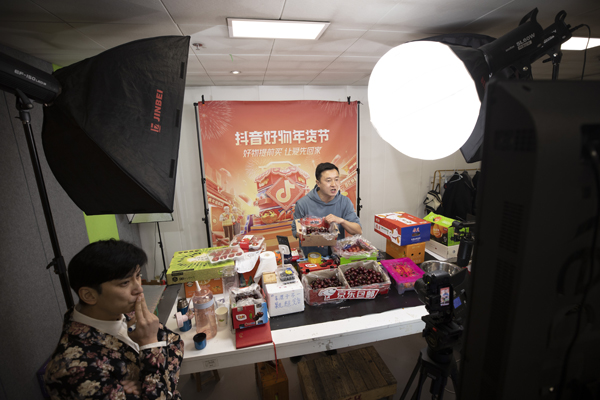 2022年旺旺杯“春节七天乐”新闻摄影征集活动定评会举行 2022年旺旺杯“春节七天乐”新闻摄影征集活动定评会举行