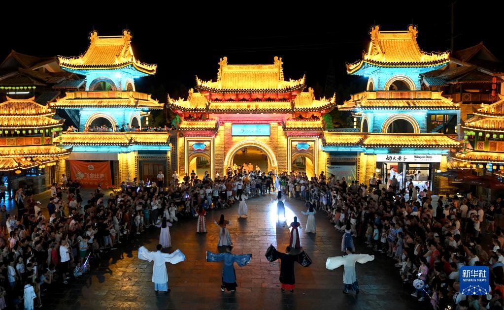 陕西周至:烟火巷子点亮夏日“夜经济”