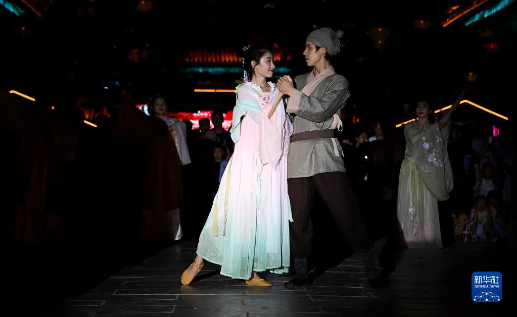 陕西周至:烟火巷子点亮夏日“夜经济”