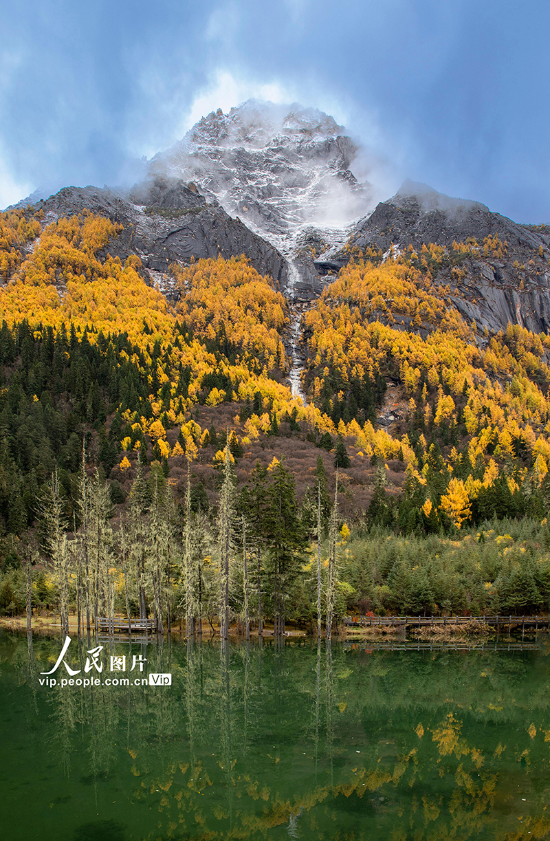 四姑娘山景区秋色如画