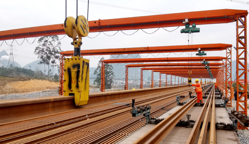 除夕，他们奋战在贵南高铁建设工地