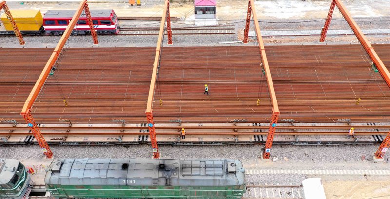 除夕，他们奋战在贵南高铁建设工地