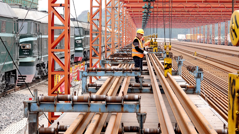 除夕，他们奋战在贵南高铁建设工地