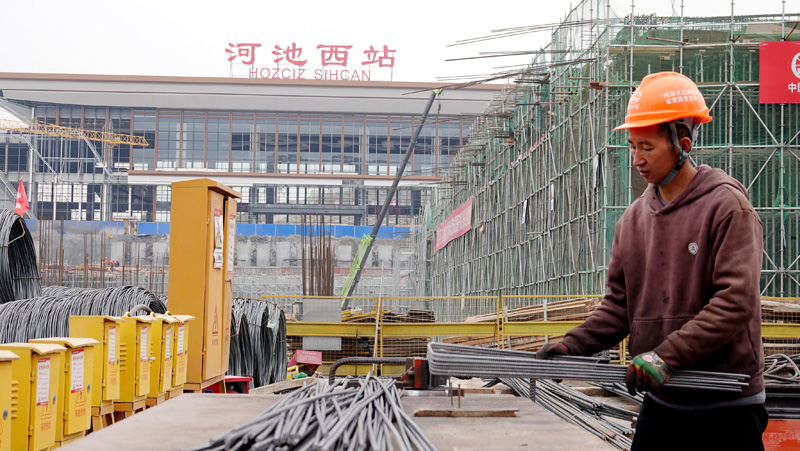 除夕，他们奋战在贵南高铁建设工地