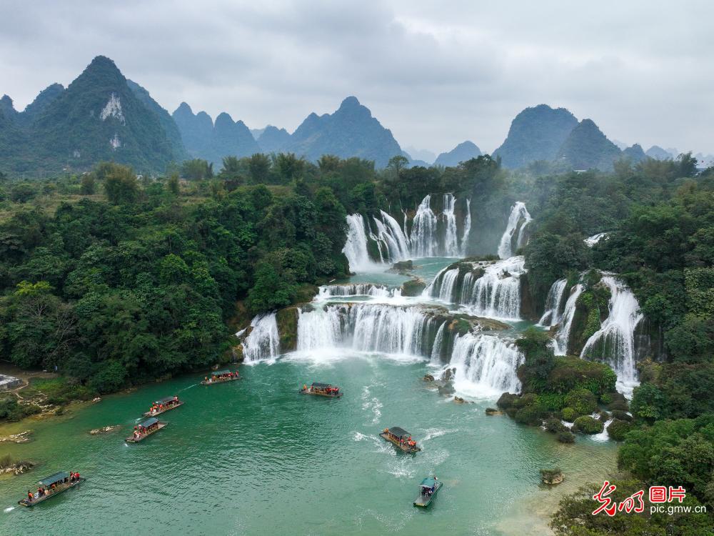 纵情山水 乐享假期 纵情山水 乐享假期