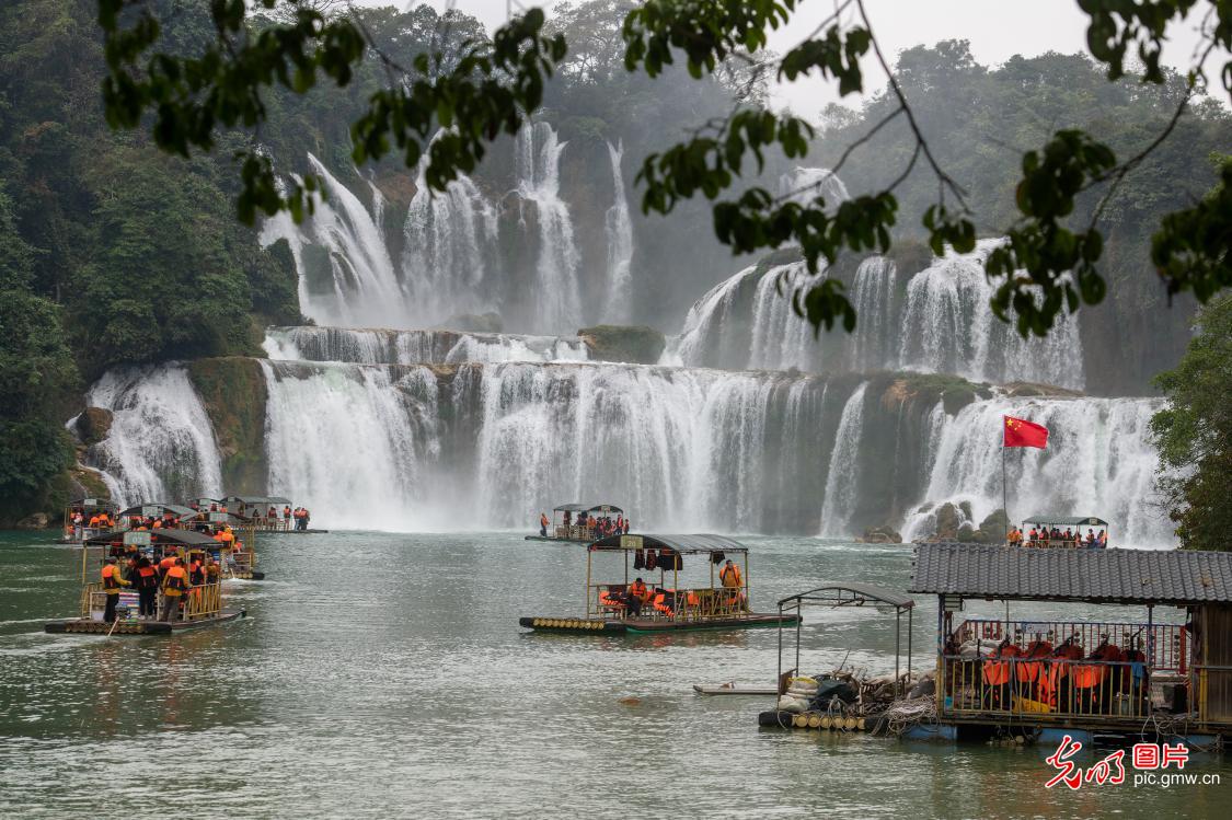 纵情山水 乐享假期 纵情山水 乐享假期