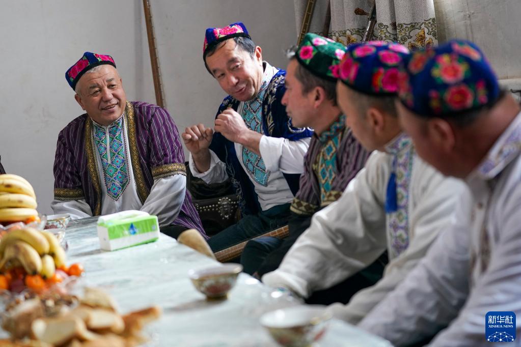 新华全媒+丨新疆四季:冬——“冰火”二重奏