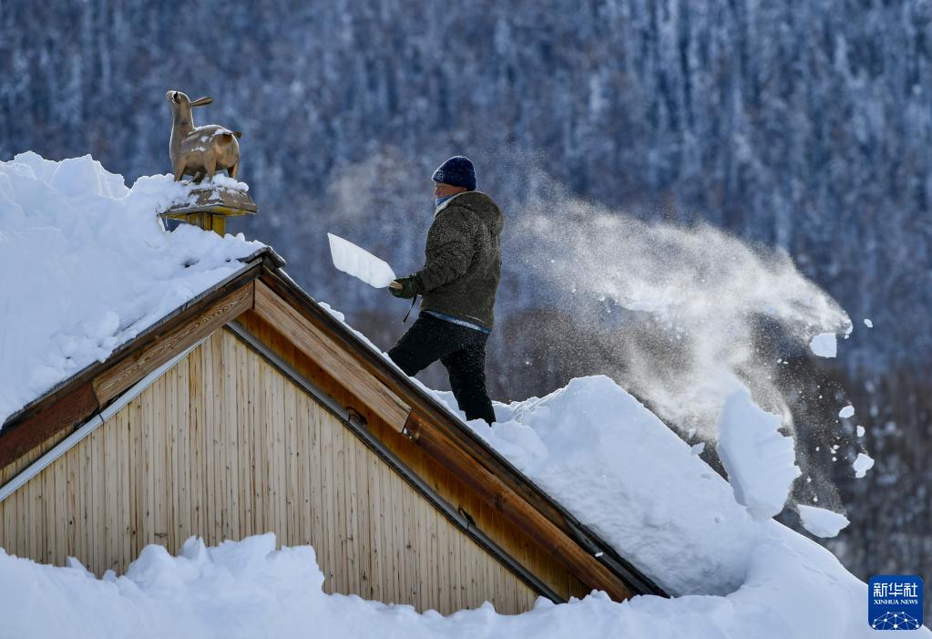 新华全媒+丨新疆四季:冬——“冰火”二重奏