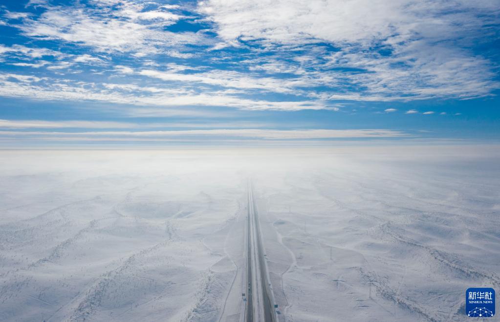 新华全媒+丨新疆四季:冬——“冰火”二重奏