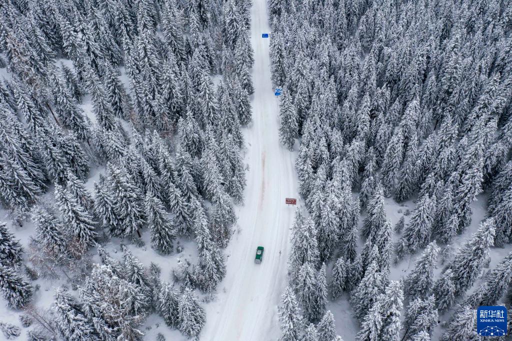 新华全媒+丨新疆四季:冬——“冰火”二重奏