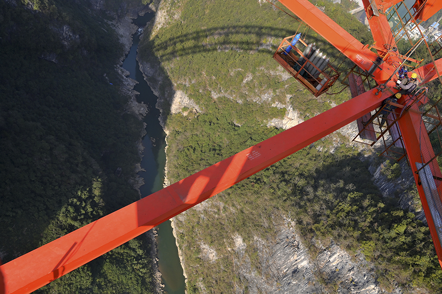 “天路”越武陵