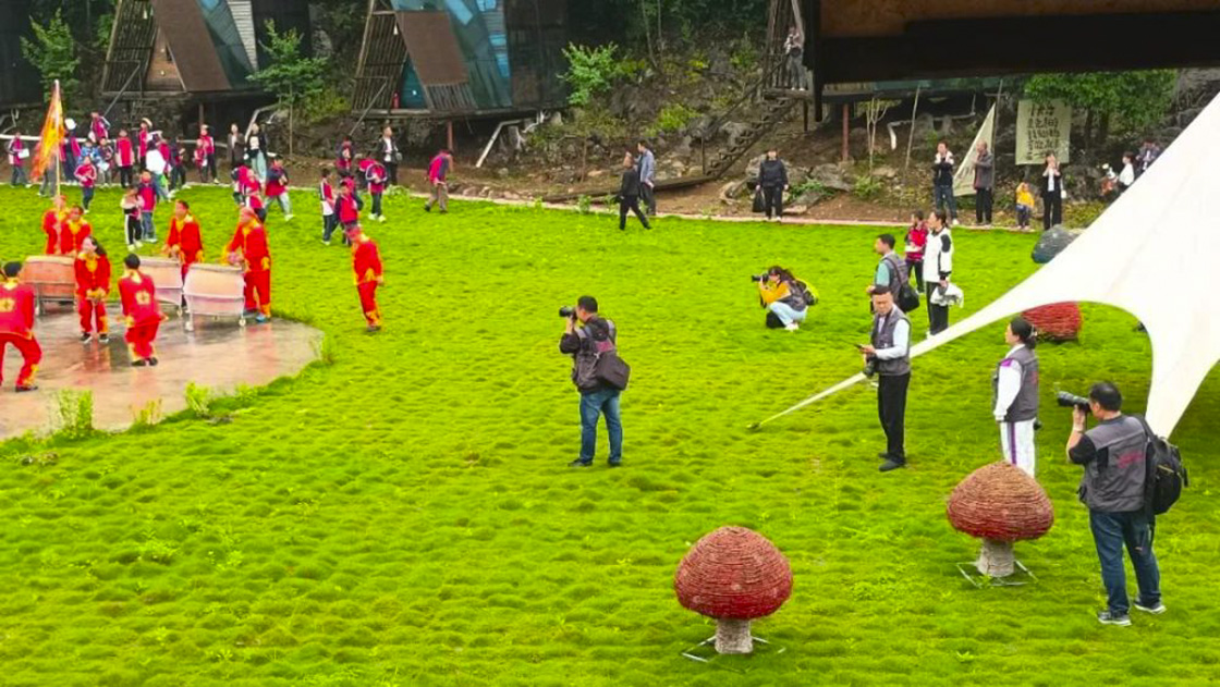 2024年新华社贵州分社举行签约摄影师走进“古韵思州·稻香岑巩”助力乡村振兴宣传活动