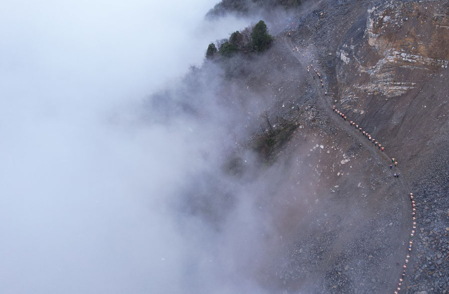 绝壁开路 绝壁开路