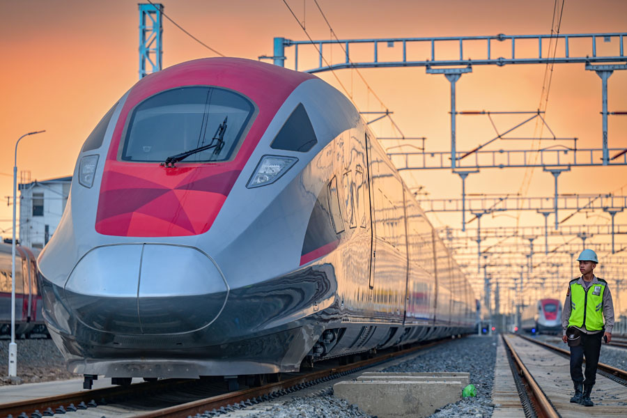 感受“中国速度”！东南亚首条高铁雅万高铁开通运行