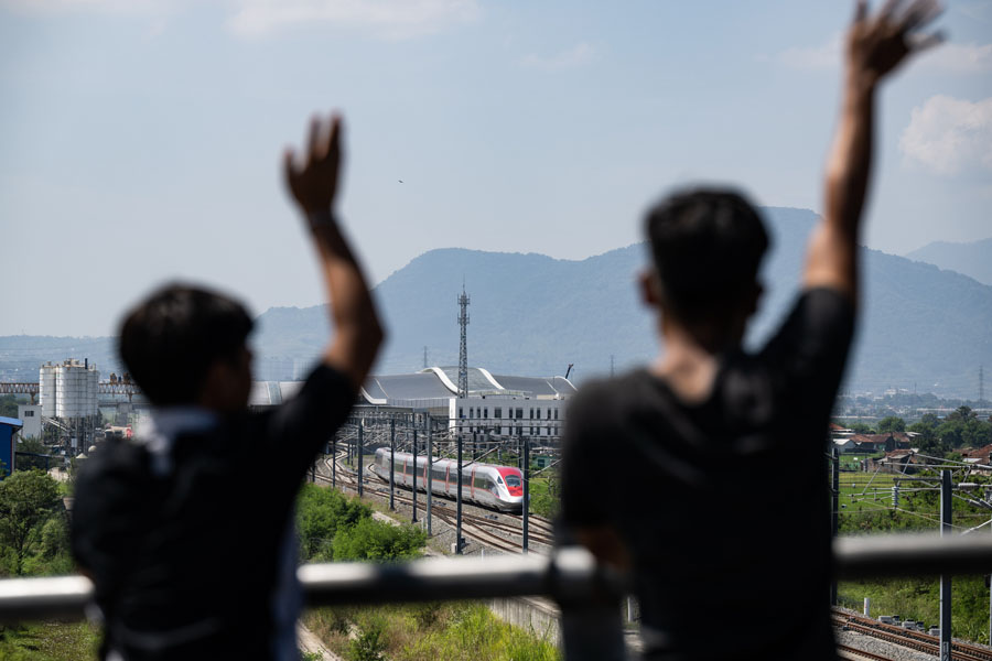 感受“中国速度”！东南亚首条高铁雅万高铁开通运行