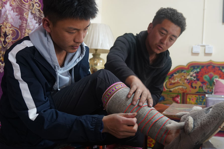 夹金山上“斗”牛 一个藏乡少年的成人礼 夹金山上“斗”牛 一个藏乡少年的成人礼