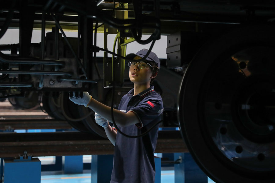 地铁“啄木鸟”