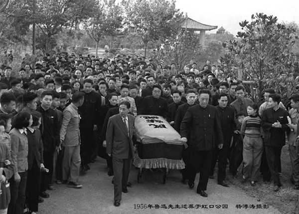 前新华社摄影记者杨溥涛去世，他拍下鲁迅迁葬虹口公园的画面