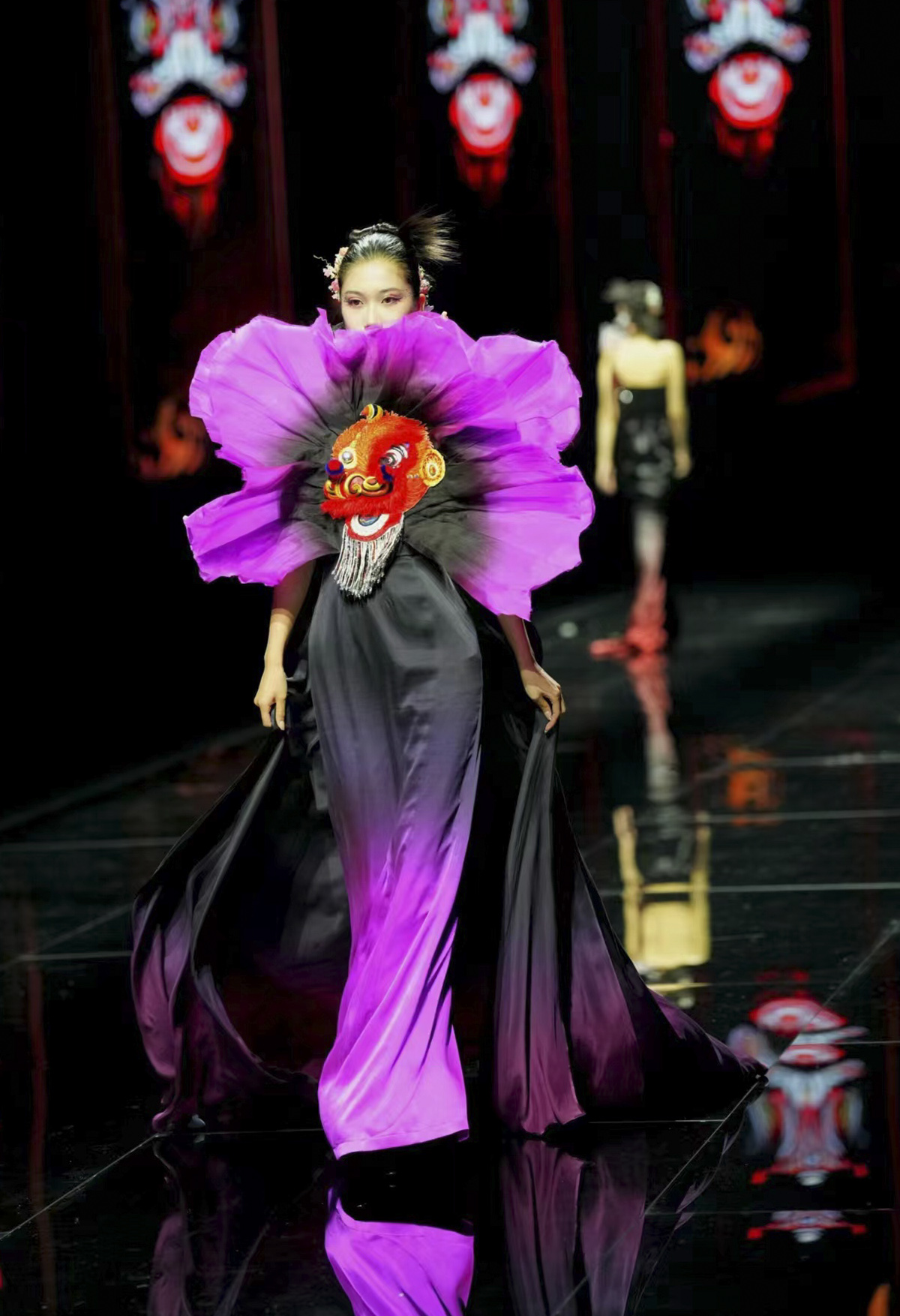 北京时装周：光影与艺术交融的盛宴