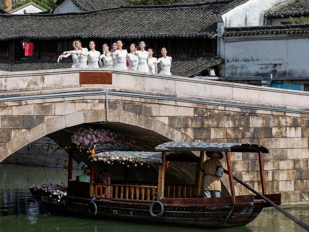 浙江德清:舞动江南古镇