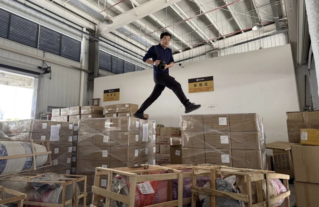 我是记者·我在现?。と巳毡ㄊ泳跏悠挡?025记者节特别策划